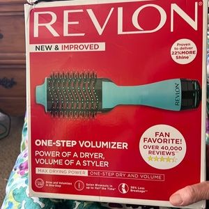 🎉Revlon Blow Dryer Brush🎉